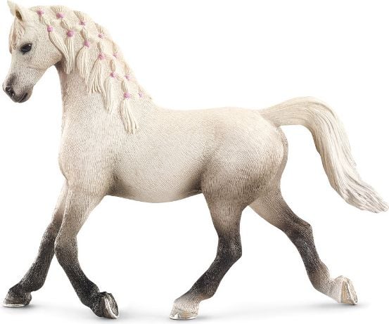 Statueta Schleich armăsar arab - 13761 Figurka Schleich - reprezintă o statuetă de tipul celor produse de compania germană specializată în figurine de animale. Klacz arabska înseamnă icumare arabă în poloneză și se referă la rasa de cai Arab, recuno