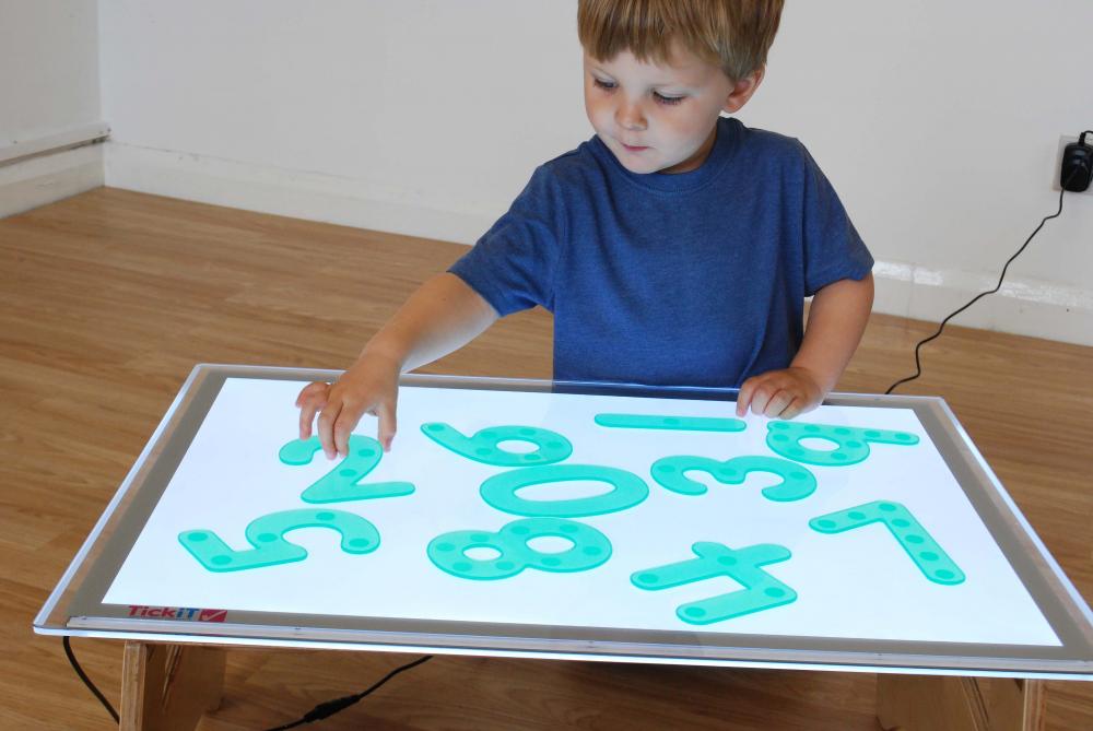 Stimulare vizuala Forme colorate transparente numere cu puncte 850009 ...