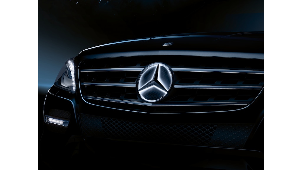 Emblema Mercedes-Benz grila fata luminata, chrome pentru Clasa A, B, C, CLA, CLS, E, GL, GLS, GLA, GLK, GLE, S