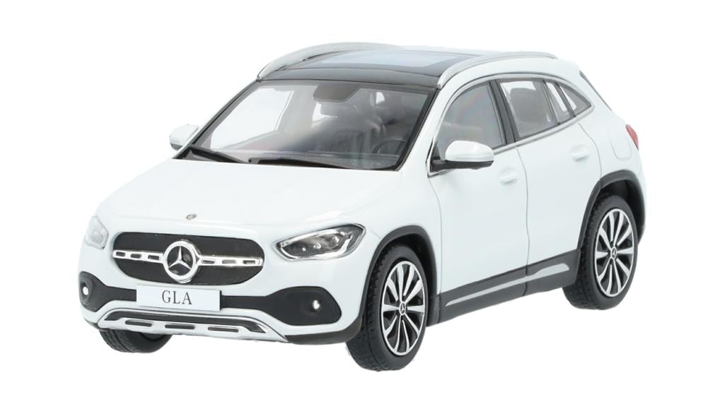 Macheta Mercedes-Benz GLA SUV H247, Alb, 1:43