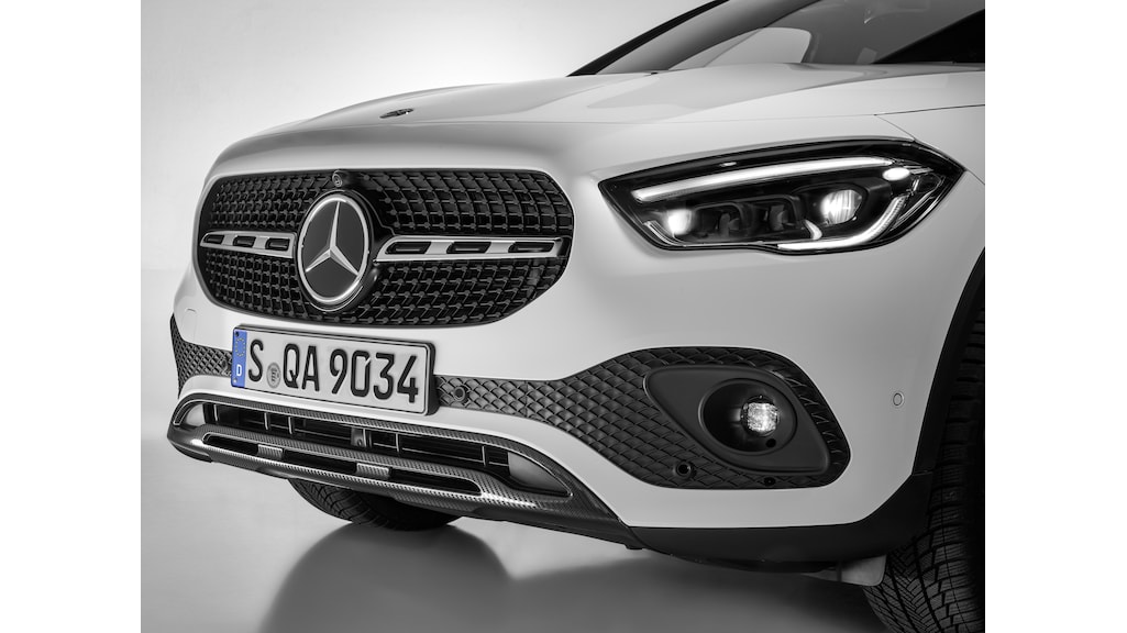 Ornament bara fata cu efect de carbon de origine Mercedes-Benz pentru GLA H247