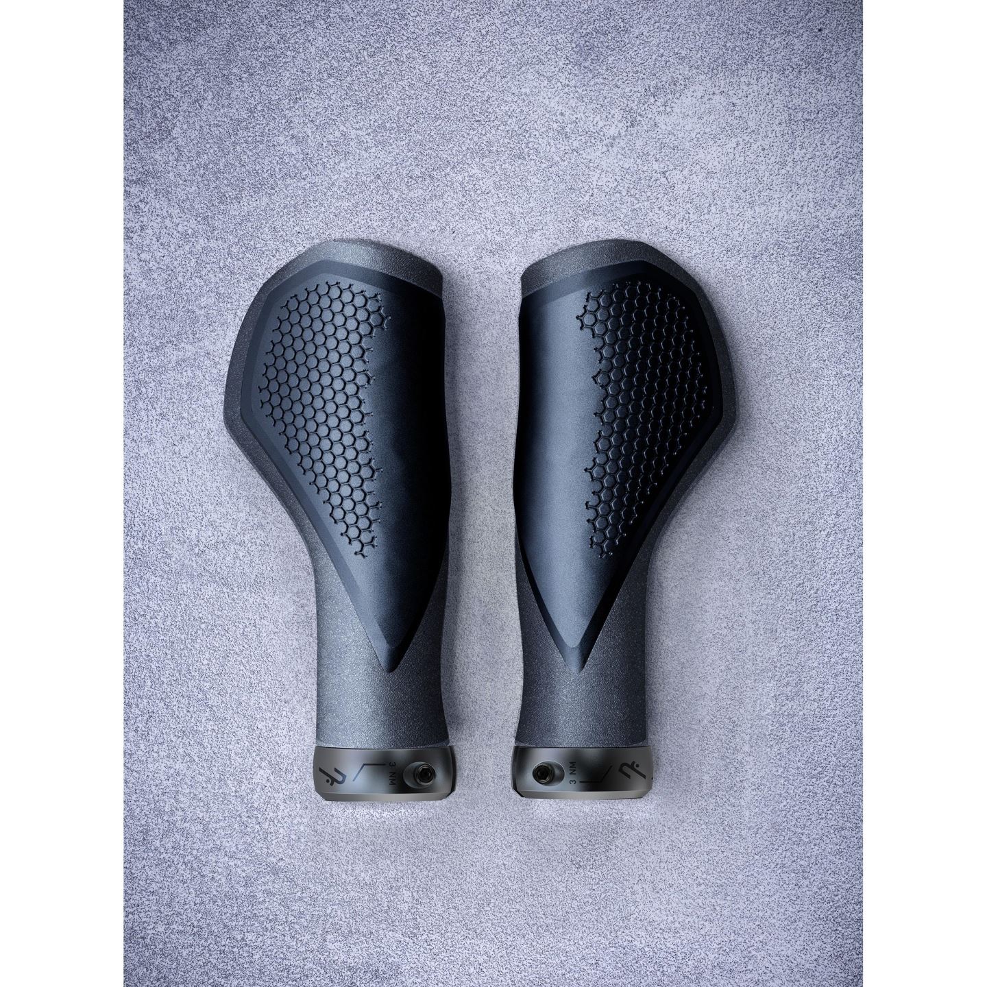 Ciclism - MANSOANE CUBE NATURAL FIT GRIPS COMFORT BLACK GREY S