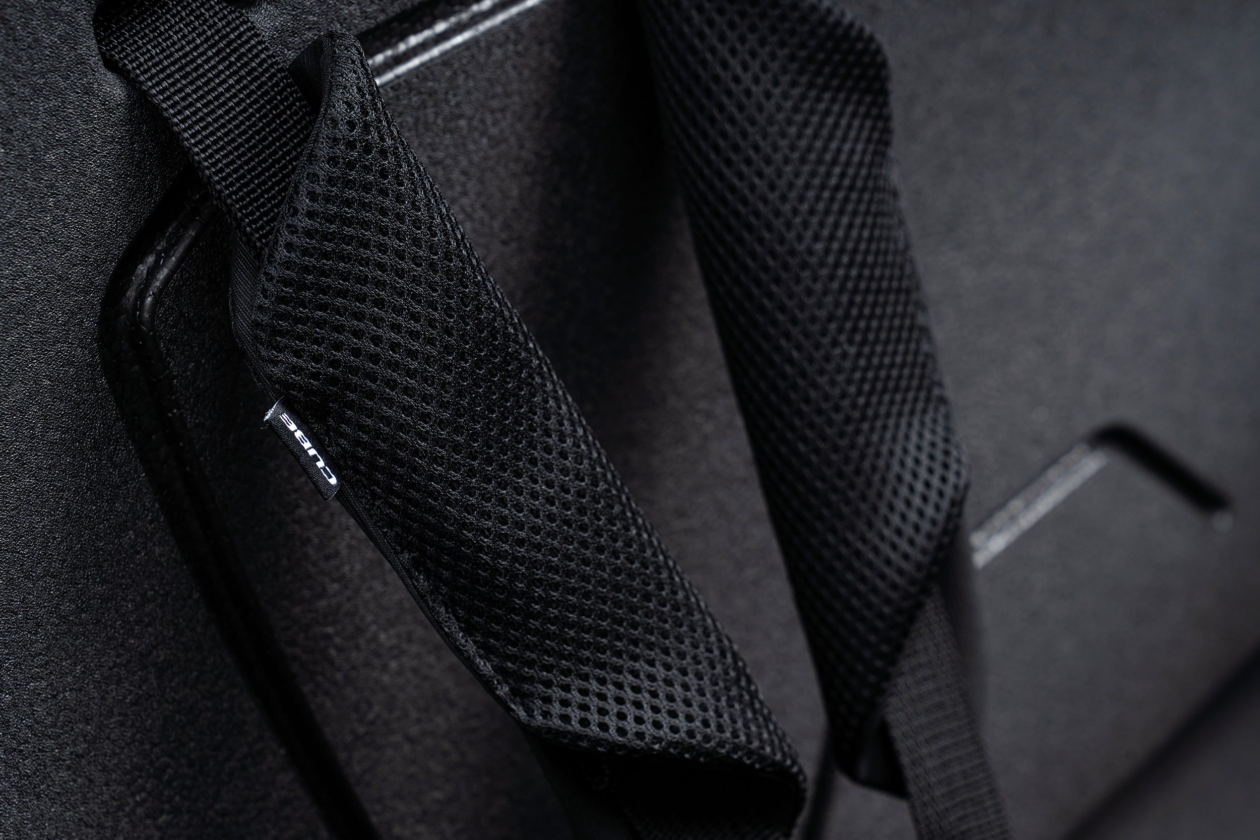 CENTURI SIGURANTA SCAUN PORBAGAJ COPII CUBE CARGO Negru [1]