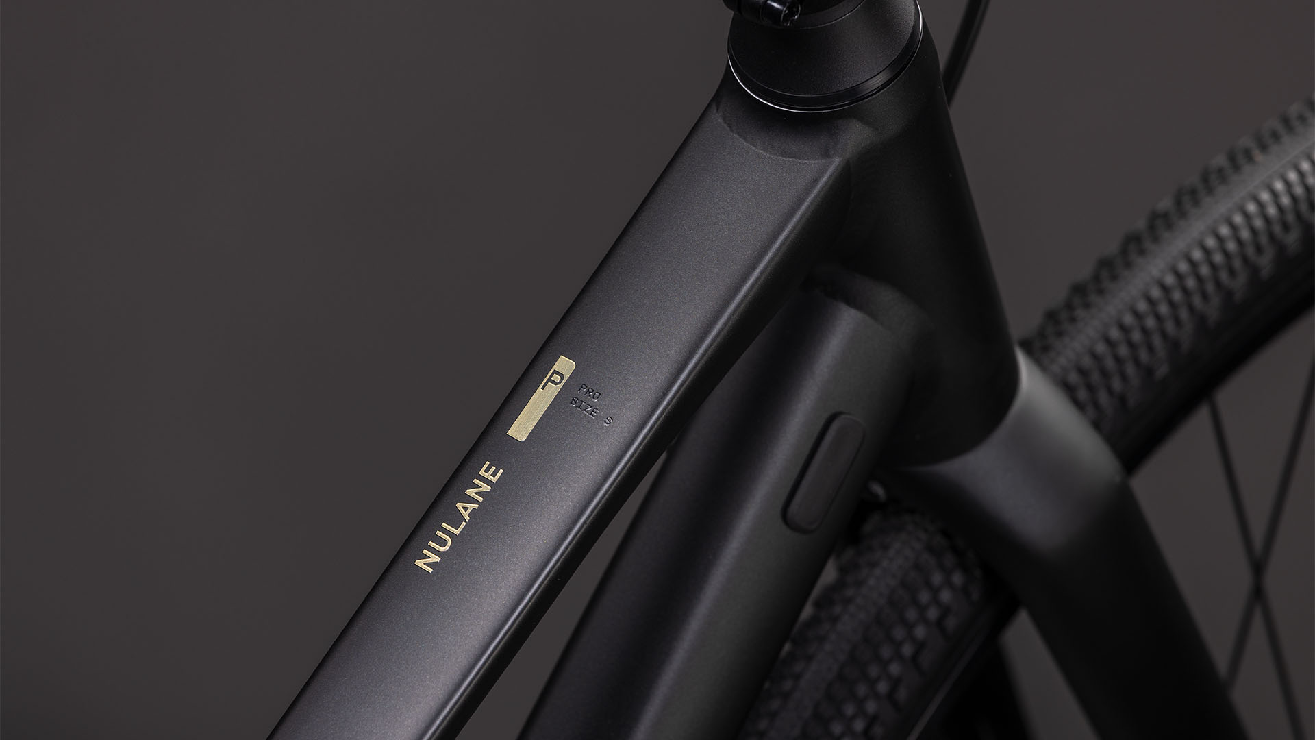 BICICLETA CUBE NULANE PRO TRAPEZE GREY CHROME 2026 47 cm [1]