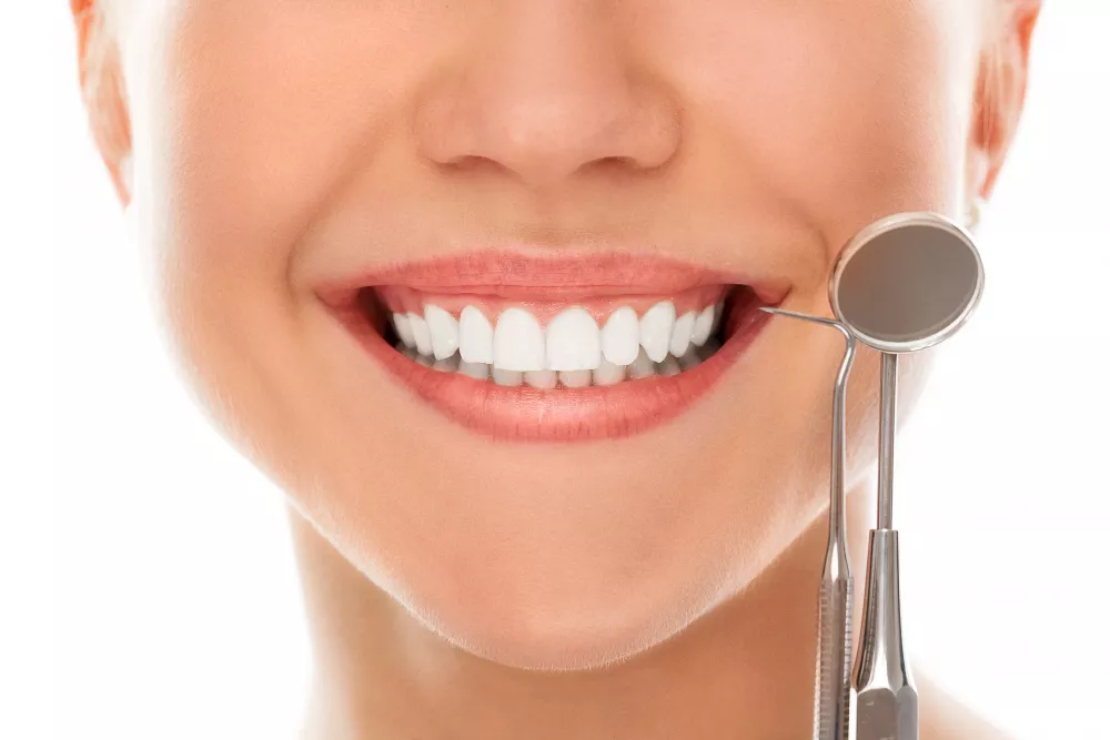 Secretele unui zâmbet strălucitor: Ghidul complet pentru igiena dentară și îngrijirea specială a dinților