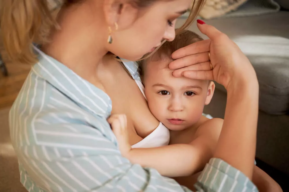 Totul despre febra la copii și bebeluși - Cum scazi febra și când trebuie să consulți medicul 