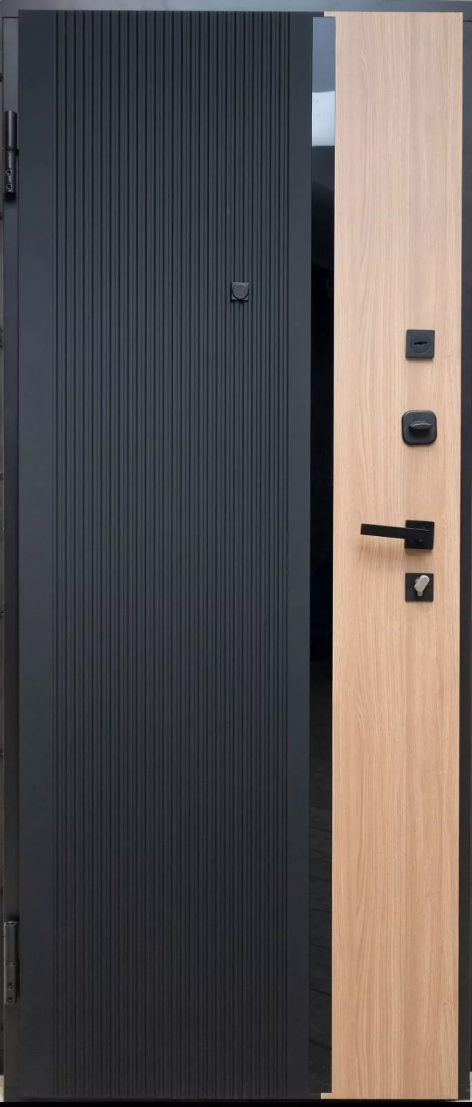 Usa metalica intrare in apartament Modern , clasa 4 antiefractie , izolatie fonica 42 decibeli , culoare negru exterior stejar interior , 860x2020 mm , deschidere stanga  1, [],totuldespreusi.ro