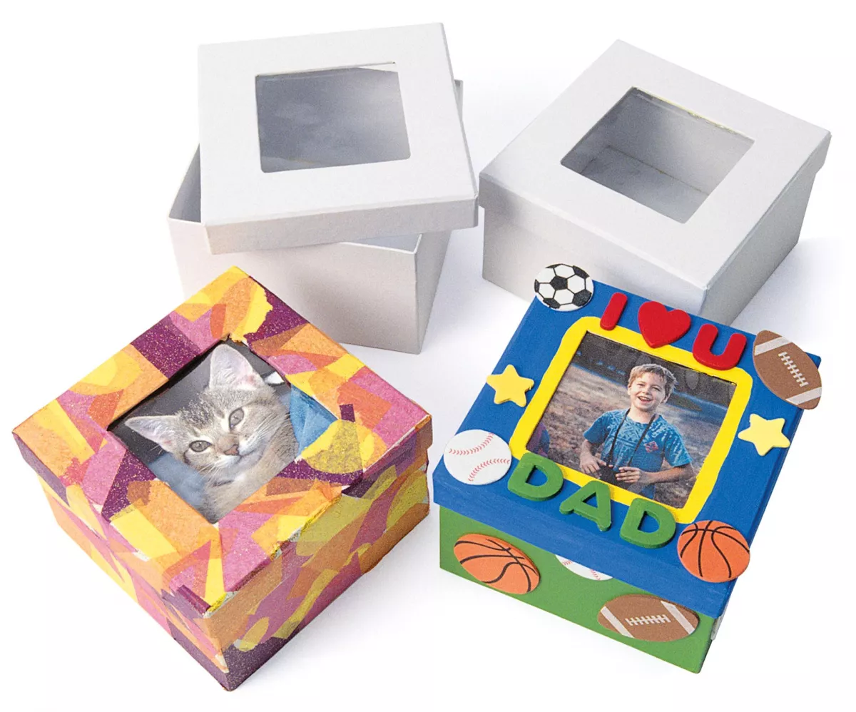 Cutie din carton cu capac transparent, 12x 12 x 7.6 cm