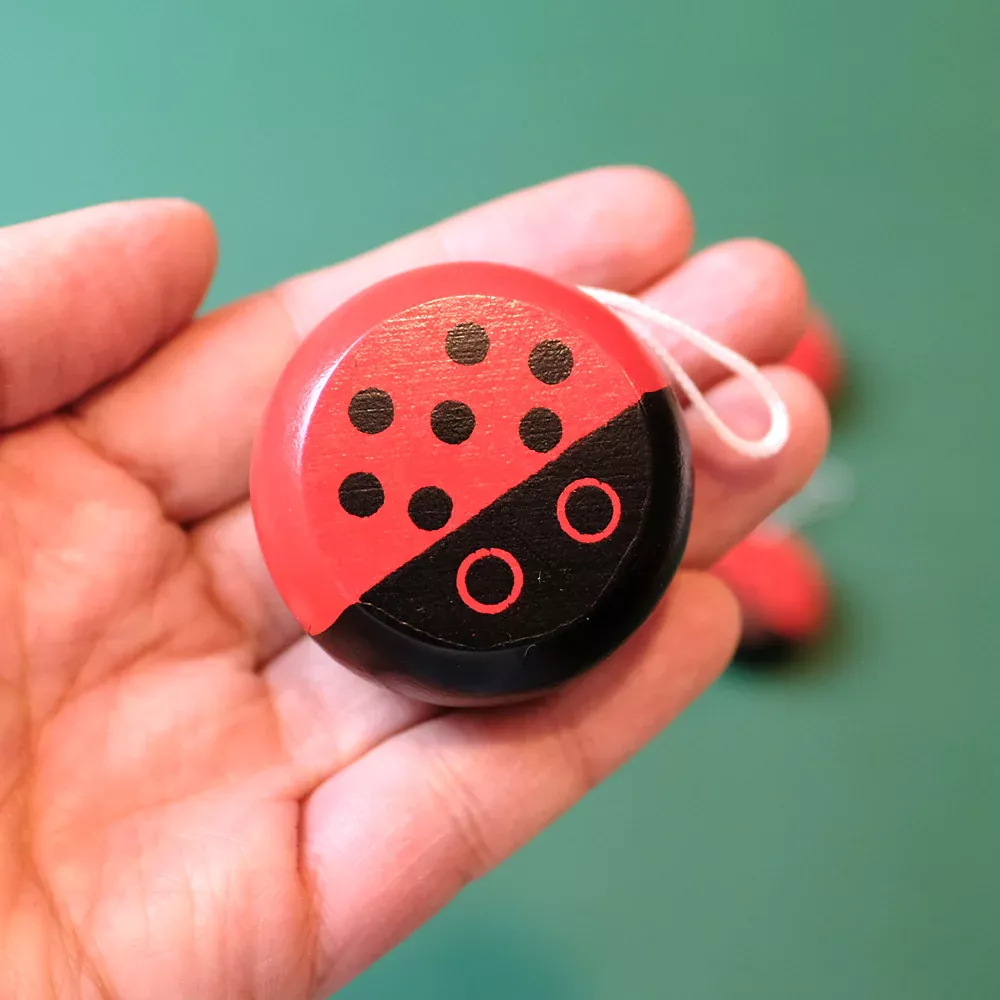 Jucărie yo-yo din lemn - Buburuză