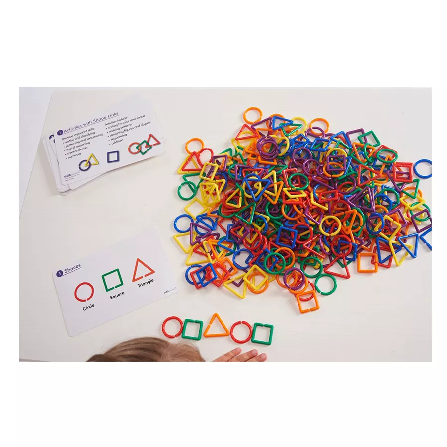 Set cu forme geometrice colorate pentru activitățile de sortare și clasificare