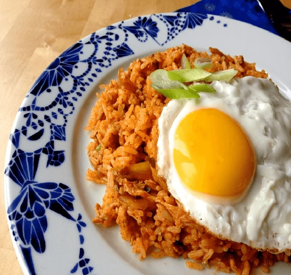 Kimchi Bokkeum Bap (김치볶음밥)- Kimchi fried rice