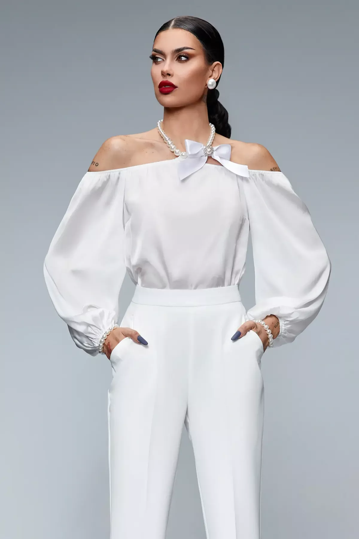 Compleu elegant din vascoza alb, bluza cu perle si pantaloni evazati  BBY 20194