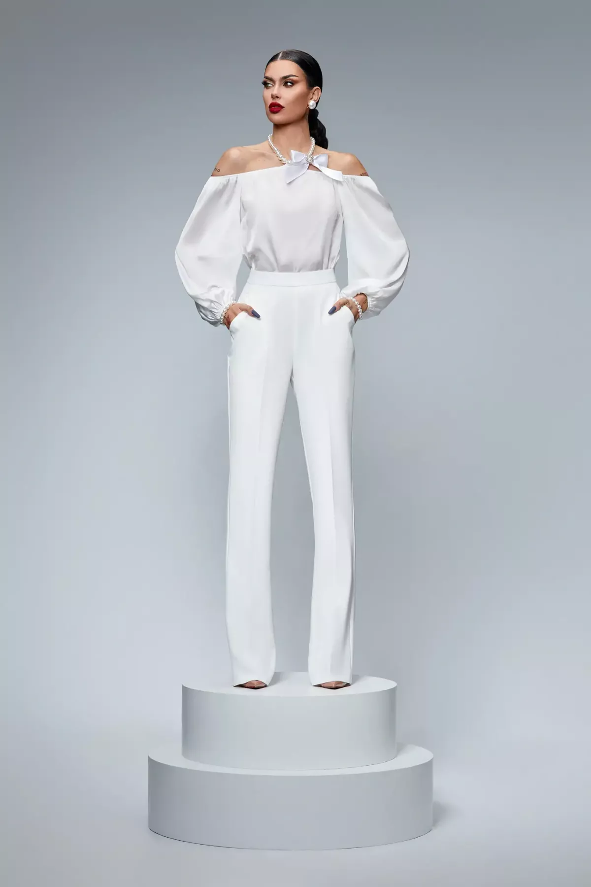 Compleu elegant din vascoza alb, bluza cu perle si pantaloni evazati  BBY 20194
