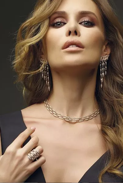 Cercei de ocazie - accesorii stralucitoare care transforma orice tinuta intr-una speciala