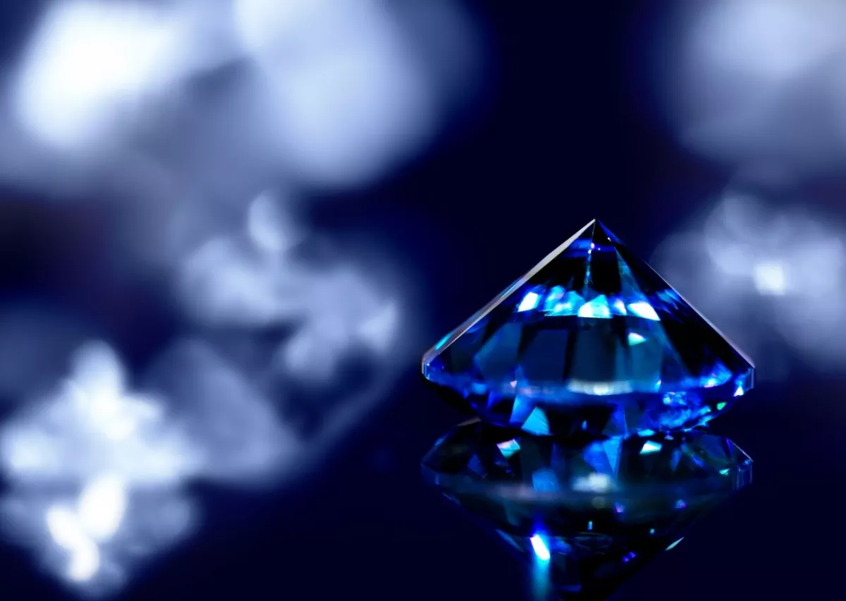 Safir – o piatra pretioasa care inspira curaj, devotament si intuitie 