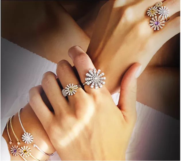 Mix & Match cu rafinament: Creeaza combinatii moderne cu inele de aur