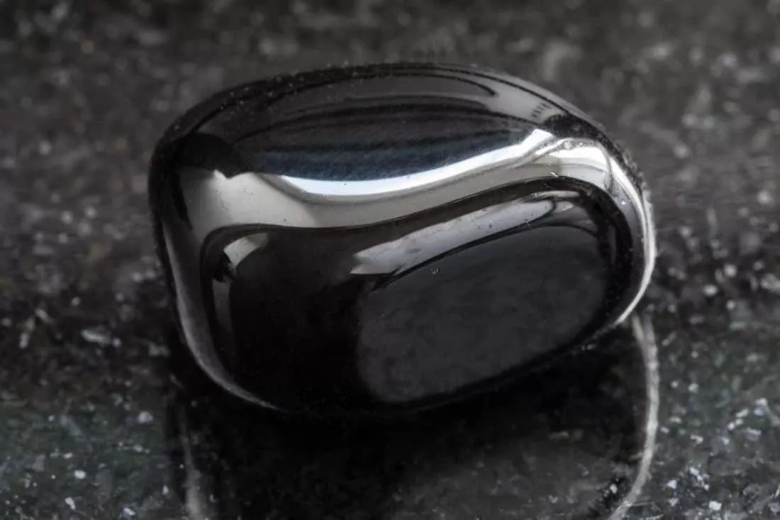 Bijuterii cu onix negru - piatra puterii, protectiei si a increderii in sine