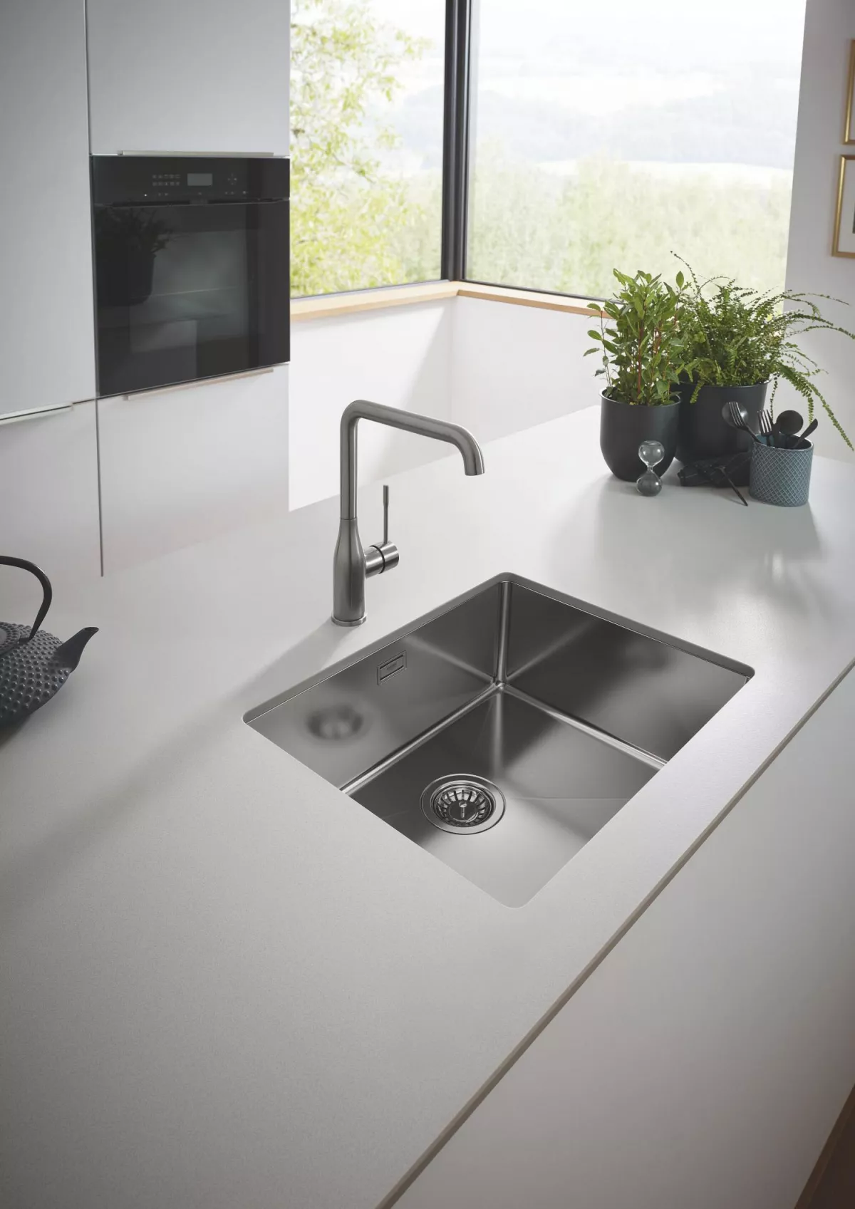 Baterie bucatarie Grohe 30505AL0, Essence, 3/8'', inalta, tip L, mat, grafit