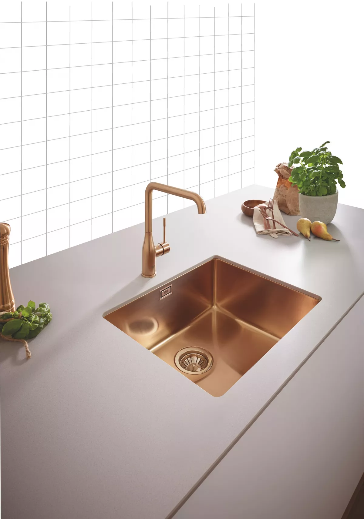 Baterie de bucatarie Grohe 30269DL0, Essence, 3/8'', Tip L, pipa inalta, pivotanta, mat, cupru