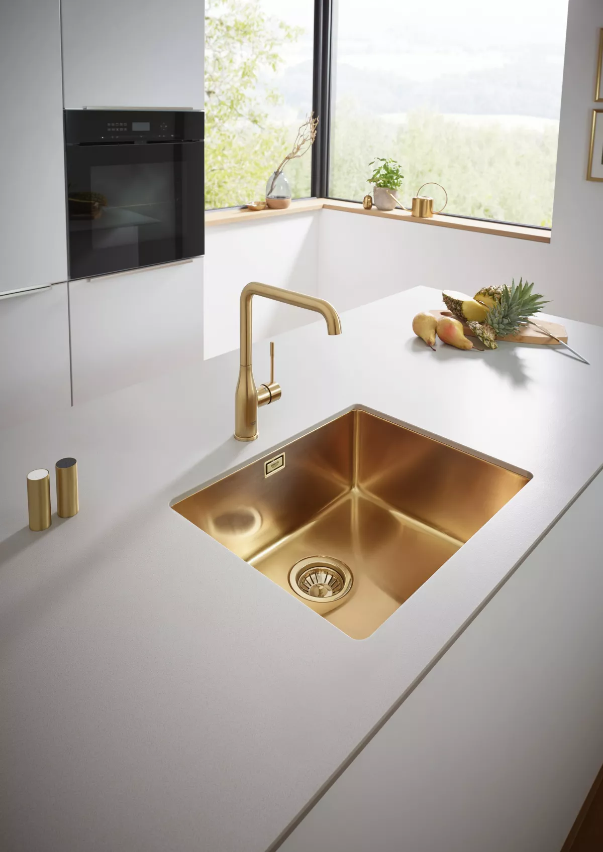 Baterie de bucatarie Grohe 30269GN0, Essence, 3/8'', pipa inalta, tip L, pivotanta, mat, auriu