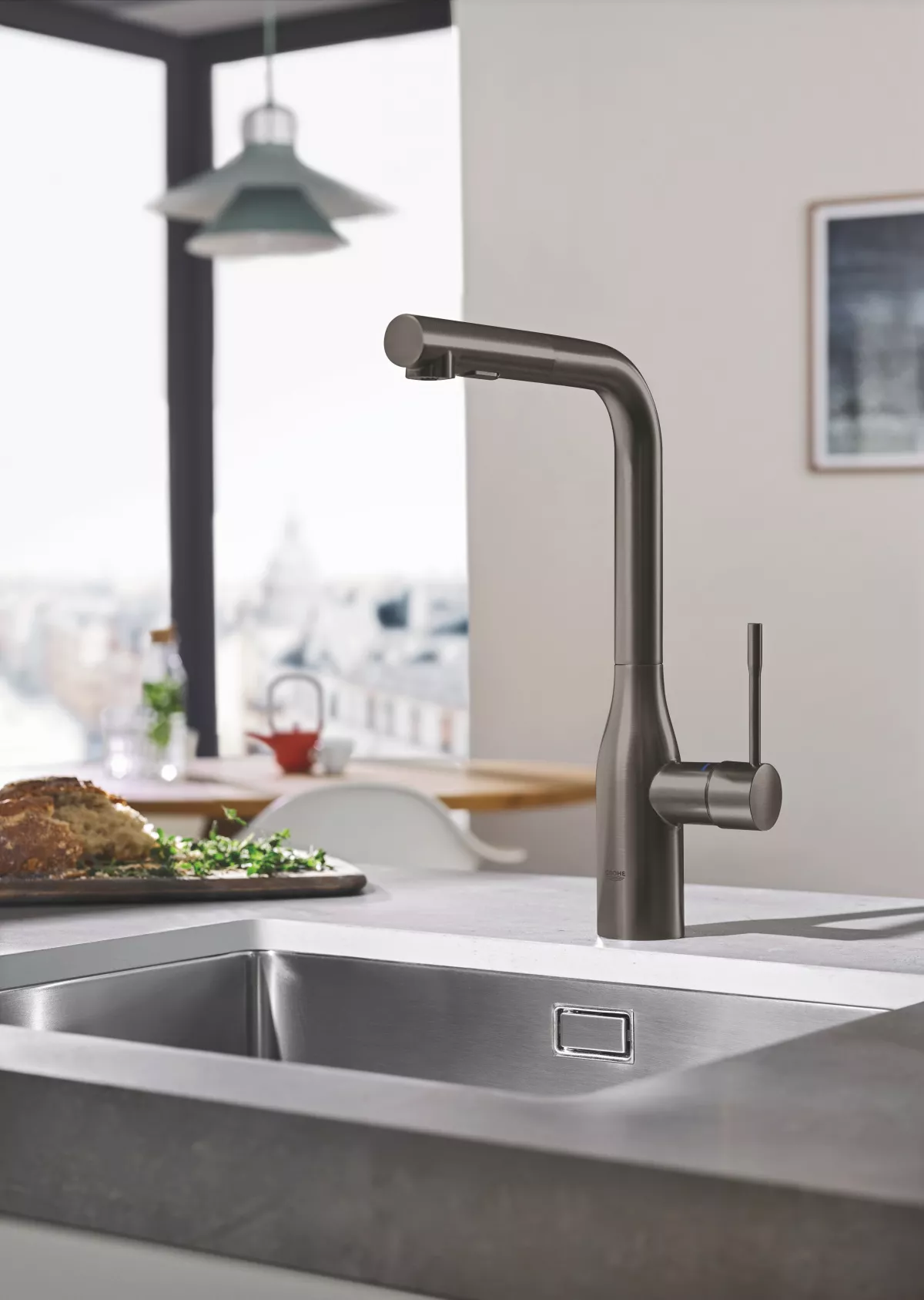 Baterie de bucatarie Grohe 30270AL0, Essence, 3/8'', pipa inalta, tip L, dus extractabil, 2 functii, pivotanta, mat