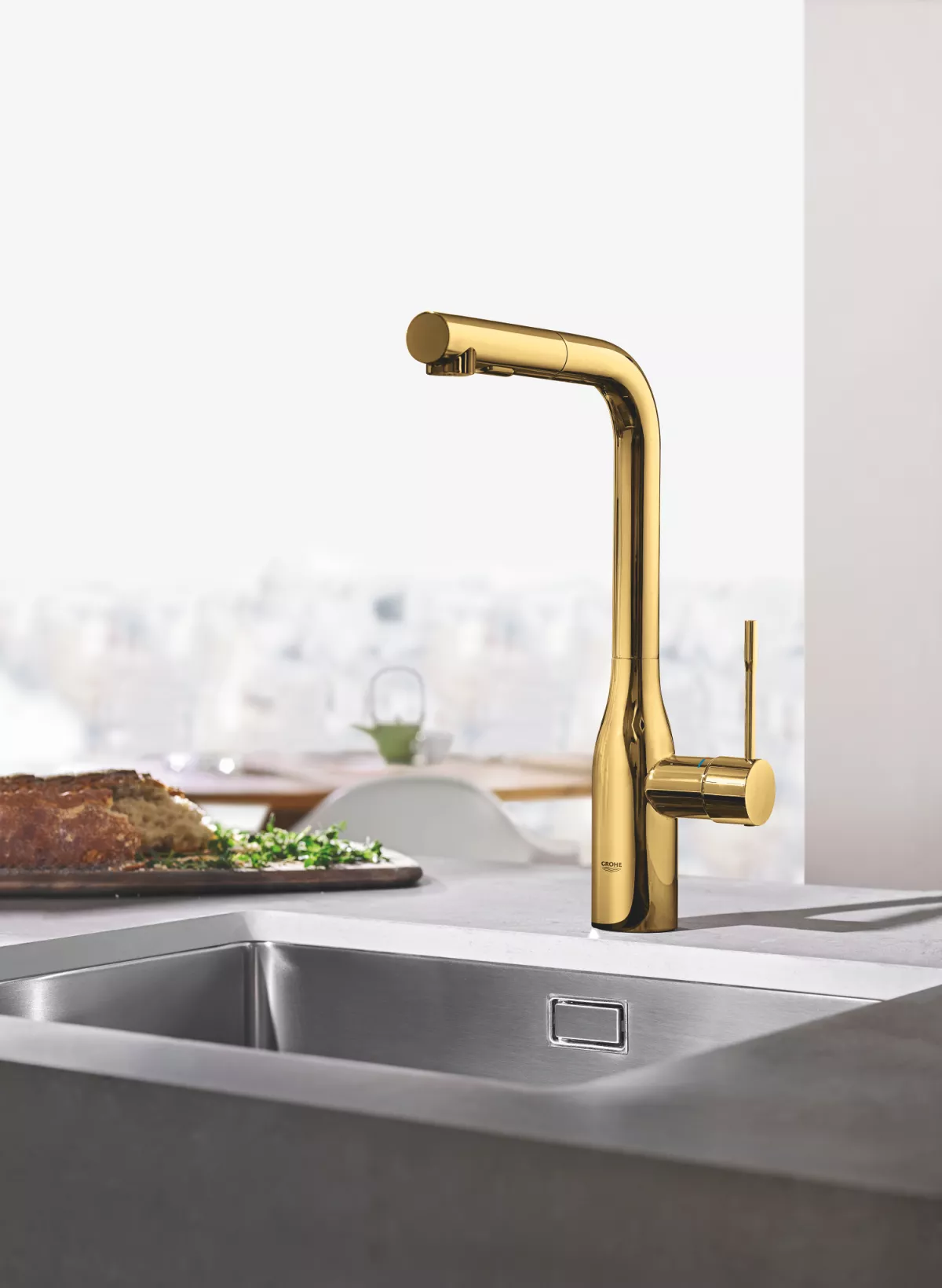Baterie bucatarie Grohe 30270GL0, Essence, 3/8'', inalta, tip L, dus extractabil, lucios, auriu