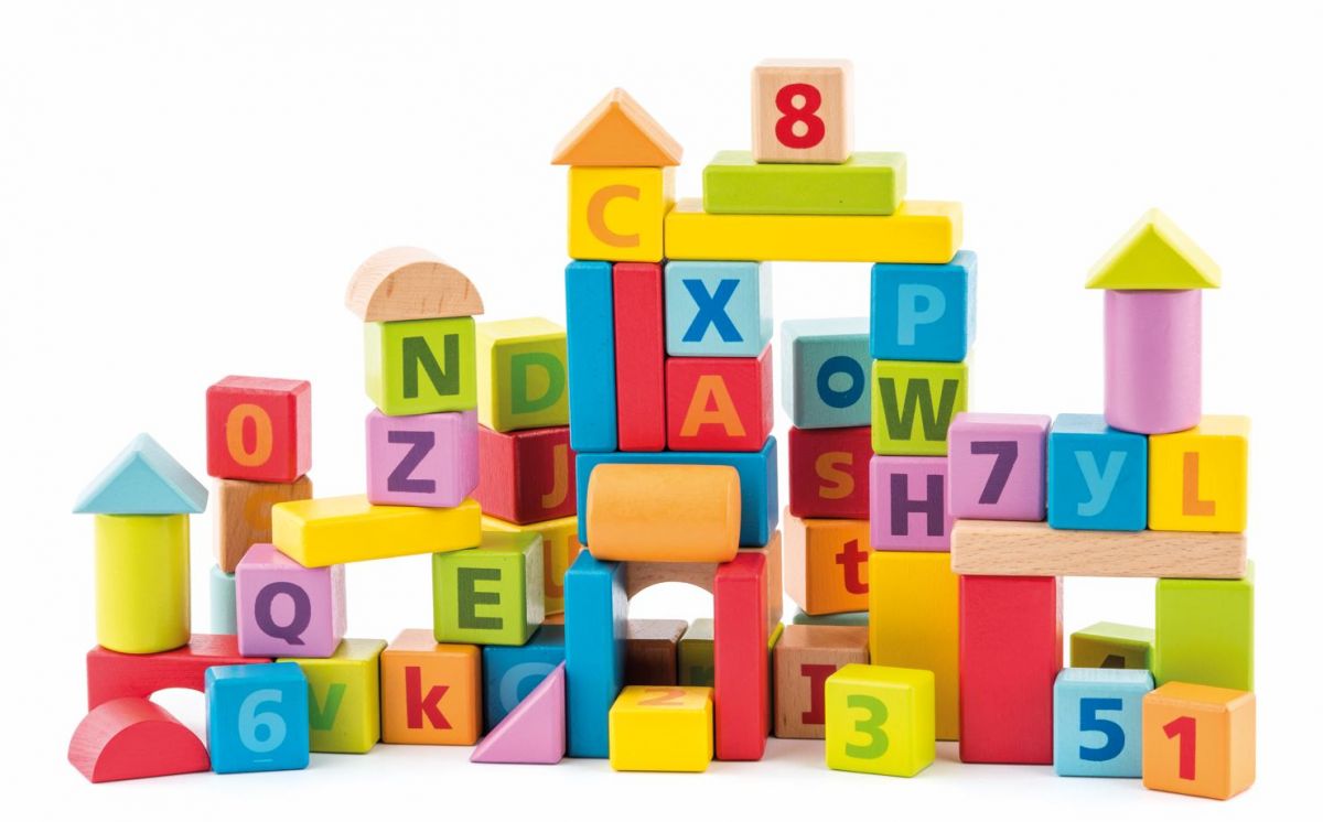 Cuburi colorate cu cifre si litere