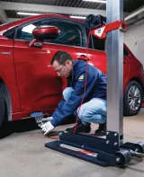 GYS 077379 Dispozitiv pentru indreptare a elementelor de caroserie auto cu fixare pneumatica pe podea, sarcina maxima de tragere 350Kg / forta