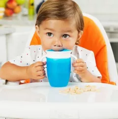 Articole pentru masa bebelusi - Cana anticurgere 360Â° cu manere pentru bebe, fara BPA, 200 ml, 6 luni+, albastru, buz.ro