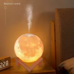 Iluminat decorativ - Lampa luna cu umidificator, 3D, aromaterapie, reincarcabila, 880 ml, cu acumulator, lumina in 3 culori + stand lemn, buz.ro