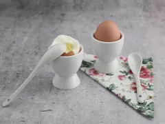 Set 2 suporturi pentru oua cu lingurite Orion, Ceramica, Alb