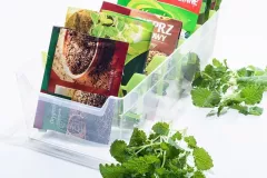 Un container pentru condimentare verde