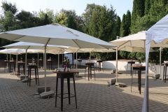 Masa cocktail 60x60 cm, blat din lemn, structură din oțel prevopsit 1 mm