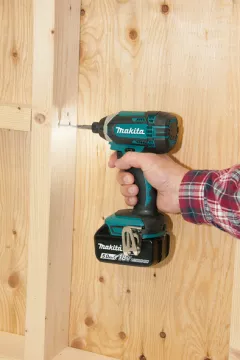 Masina de insurubat cu impact Makita DTD152Z - LXT, 18V, 165 Nm, fara acumulatori