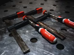 Presa pentru dulgherie, tip F, dimensiuni 250 x 50 mm, Yato YT-6443