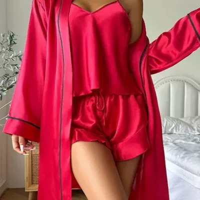 Set pijamale halat de noapte, maiou și pantalon scurt din satin Roșu