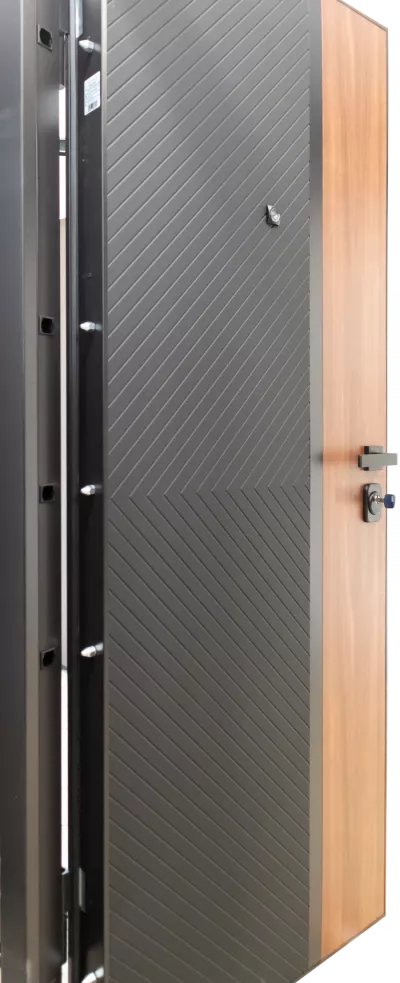 Usa metalica intrare in apartament blindata Corfu  ,echipata broasca Securreme , butuc Apecs , clasa 5 antiefractie , izolatie fonica 42 decibeli , culoare negru /nuc , 860x2050 mm , 110 kg , deschidere dreapta   1