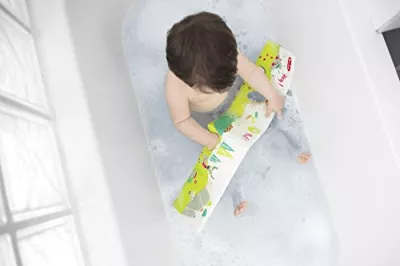 Carticica multicolora pt baita cu personaj inclus - Badabulle