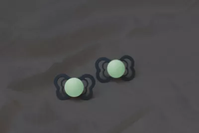 BIBS - Set 2 suzete Fosforescente Couture Glow Latex, tetina anatomica, 6 luni +-Blush/Vanilla