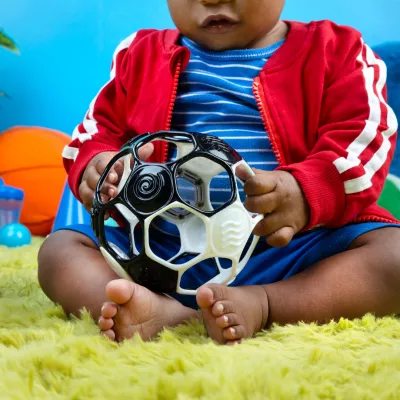 Bright Starts - Minge zornaitoare Grippin' Goals Alb-Negru