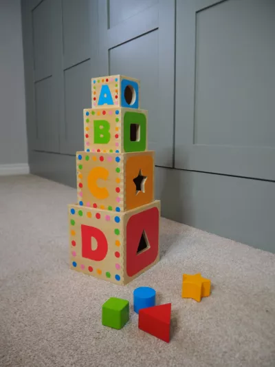 Cuburi de construit cu forme si litere - Jumini