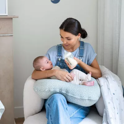 Doomoo - Perna pentru alaptat 2 in 1 Softy Cloudy kaki