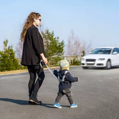 Ham de siguranta si mers pentru bebelusi, reglabil, cu frau de ghidare detasabil, Reer Travelkid Go 53132