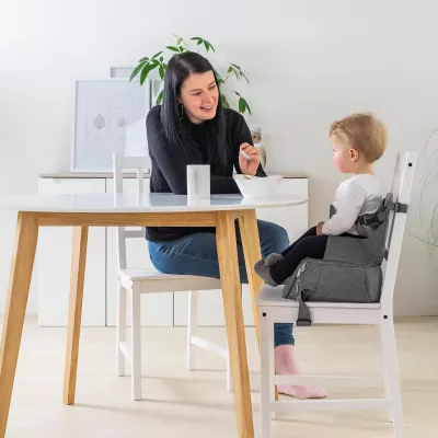Inaltator de scaun pentru bebelusi 6-36 luni, transportabil, din plastic reciclat, Reer Growing Booster Seat 85041
