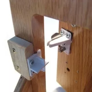 Incuietoare magnetica pentru sertare si dulapuri REER 7206