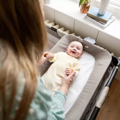 Joie - Patut pliant Commuter Change Gray Marble, cu cosulet detasabil inclus