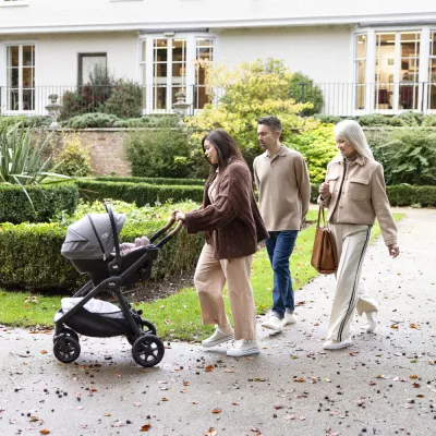 Joie - Scoica auto cu ISOFIX integrat Sprint Signature Carbon, nastere - 75 cm, testata inclusiv la impact lateral, conform ECE R129 si testata ADAC