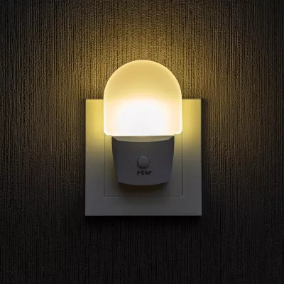 Lampa de veghe pentru priza, cu comutator, 0+ luni, Reer NightGuide 52390