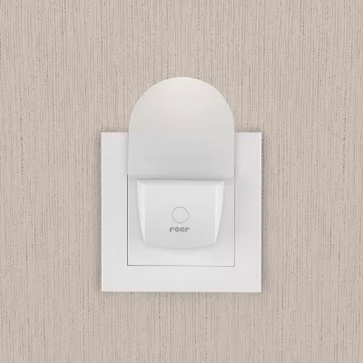 Lampa de veghe pentru priza, cu comutator, 0+ luni, Reer NightGuide 52390