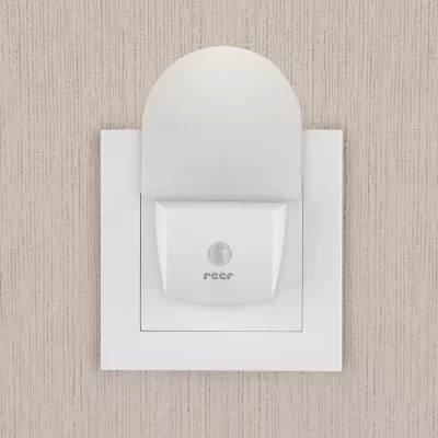 Lampa de veghe pentru priza, cu senzor de noapte sau zi, 0+ luni, Reer NightGuide 52380